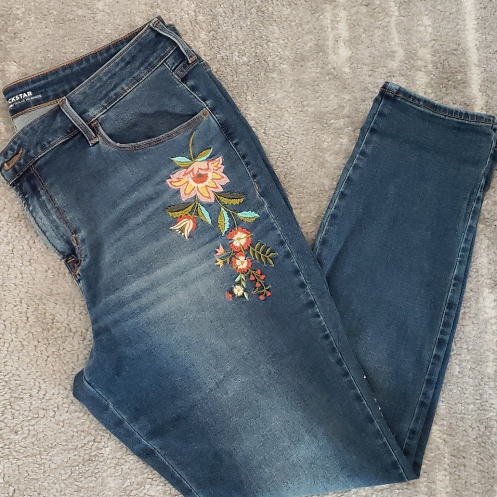 Old navy floral rockstar jeans embroidered